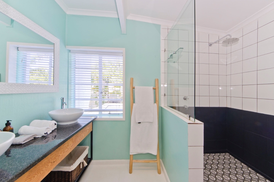 8 Bedroom Property for Sale in Leisure Isle Western Cape